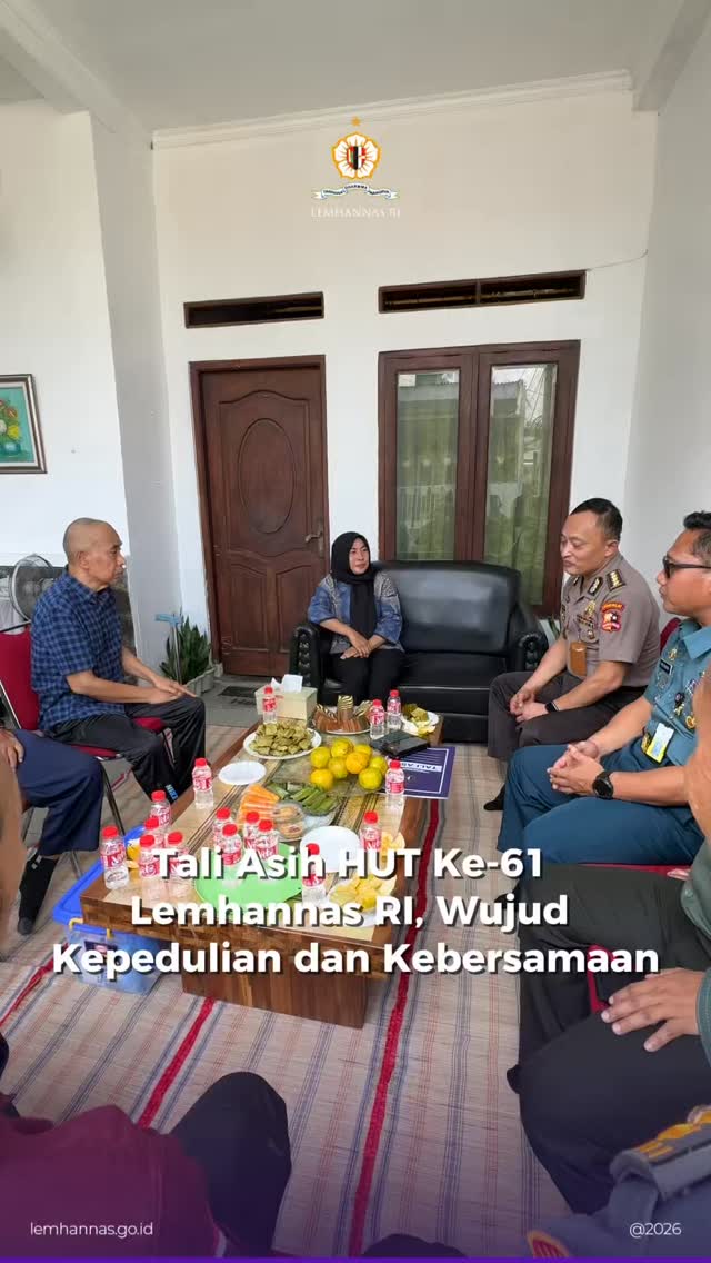 Sebagai bentuk kepedulian antaranggota keluarga be...