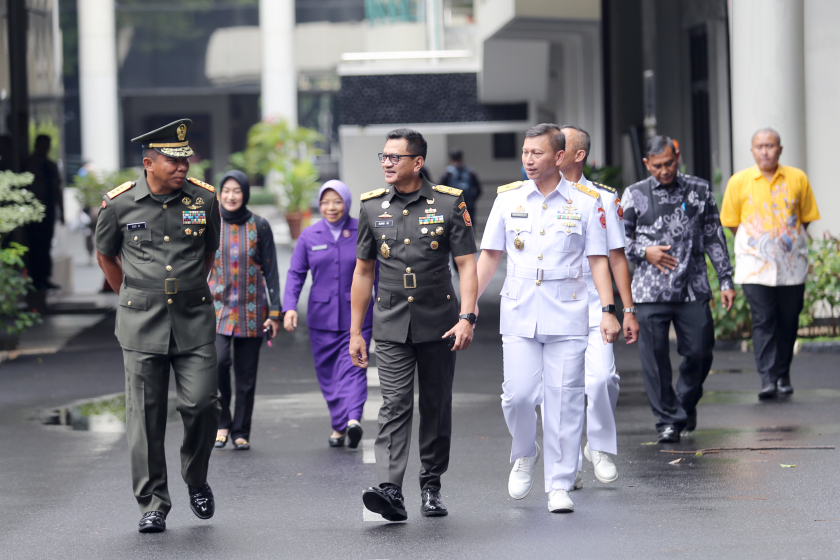 21_JAJARAN_PEJABAT_LEMHANNAS_RI_MENYAMBUT_WAKIL_GUBERNUR_LEMHANNAS_RI_LETJEN_TNI_EKO