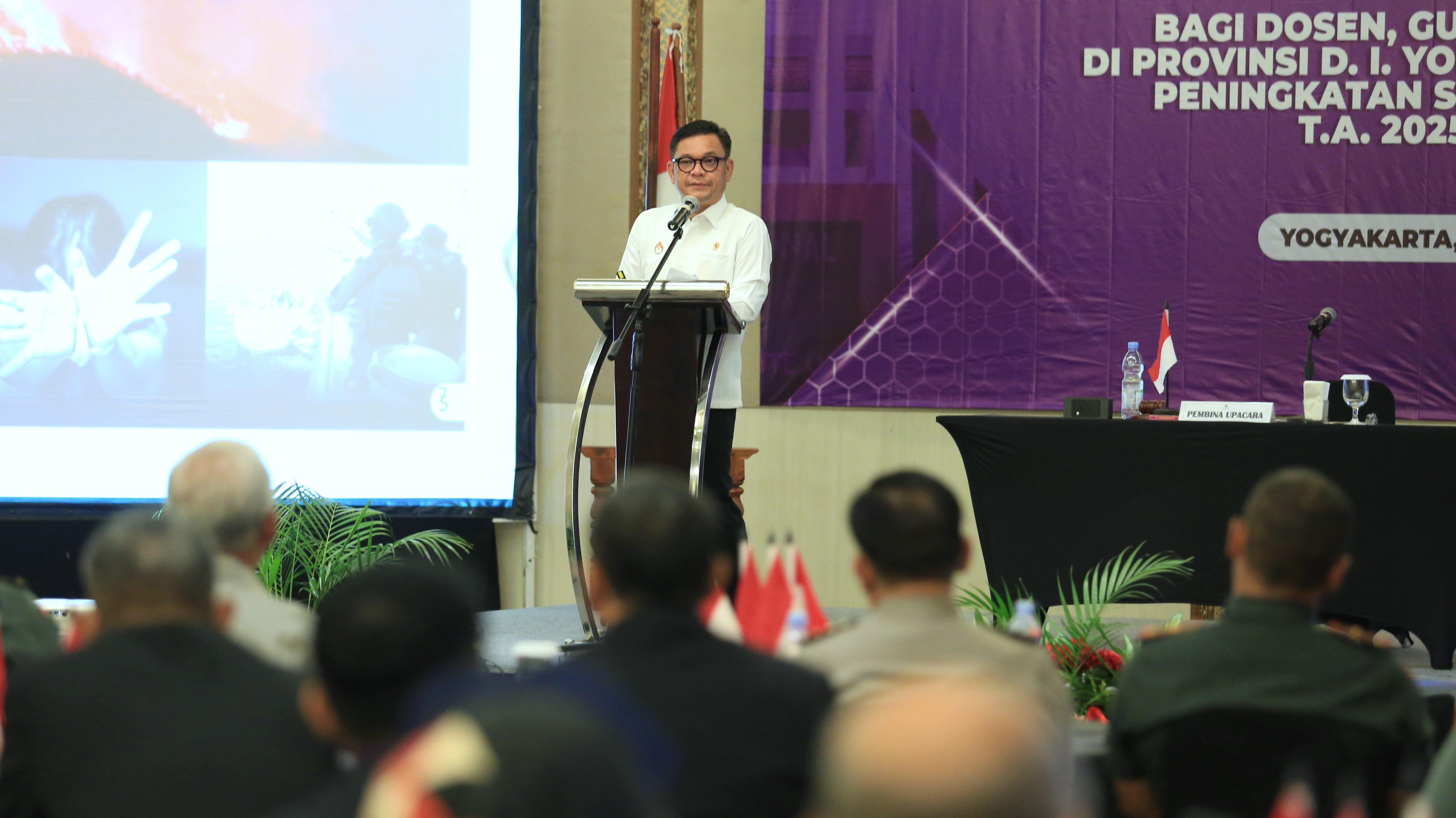 Seratus Dosen, Guru, dan Widyaiswara di Provinsi Daerah Istimewa Yogyakarta Mendapatkan Pemantapan Nilai-Nilai Kebangsaan dari Lemhannas RI